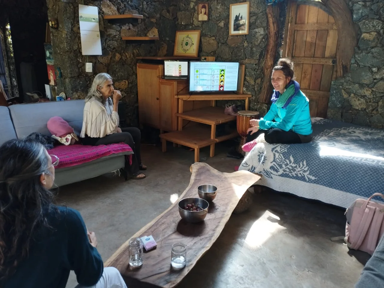 A support conversation in an intimate setting